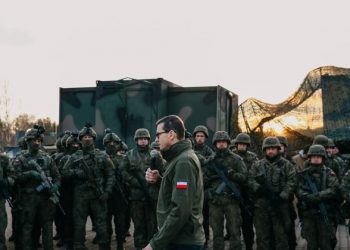 Polish PM Mulls Asking NATO to Hold Talks Amid Border Crisis