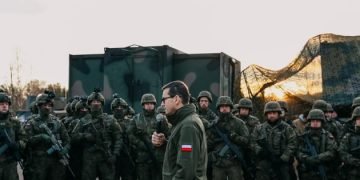 Polish PM Mulls Asking NATO to Hold Talks Amid Border Crisis