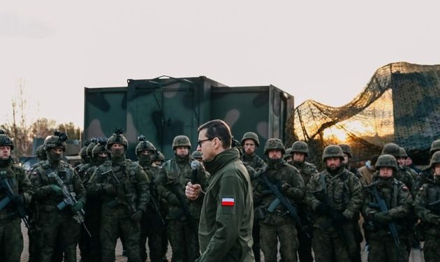 Polish PM Mulls Asking NATO to Hold Talks Amid Border Crisis