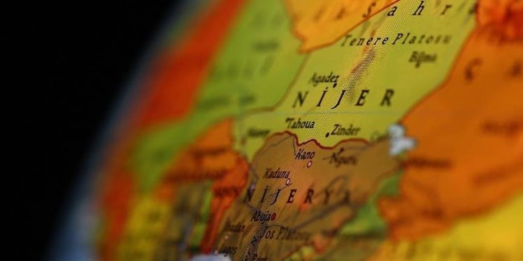 French military convoy face protests in Niger