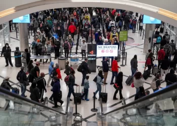 COVID: 4,500 flights cancelled over Christmas weekend