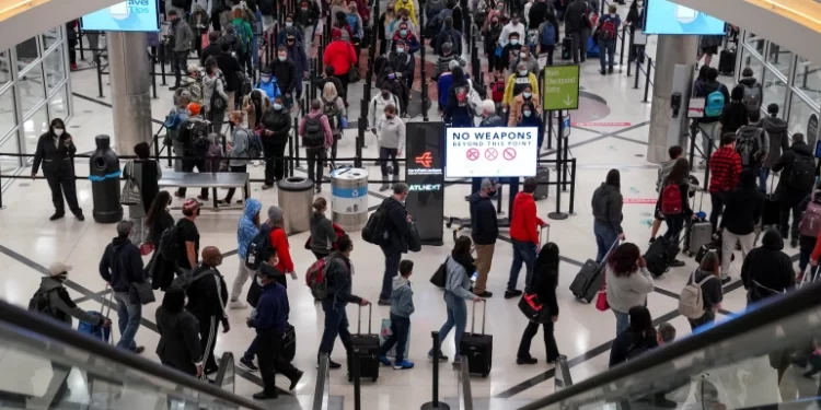 COVID: 4,500 flights cancelled over Christmas weekend