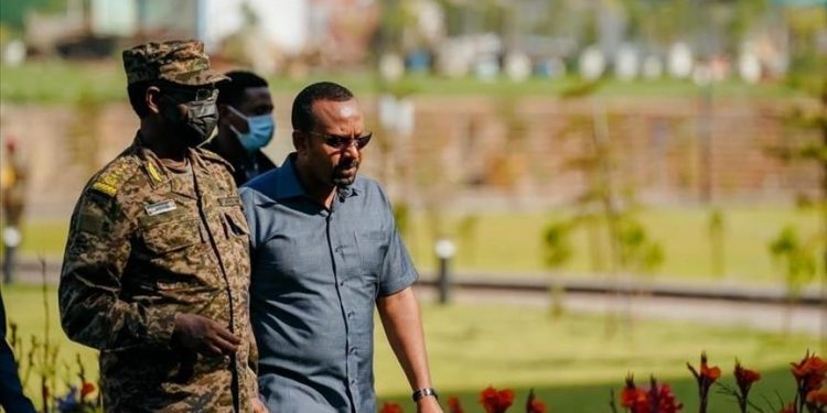 Ethiopian premier returns to office after 2 weeks of leading troops on battlefronts