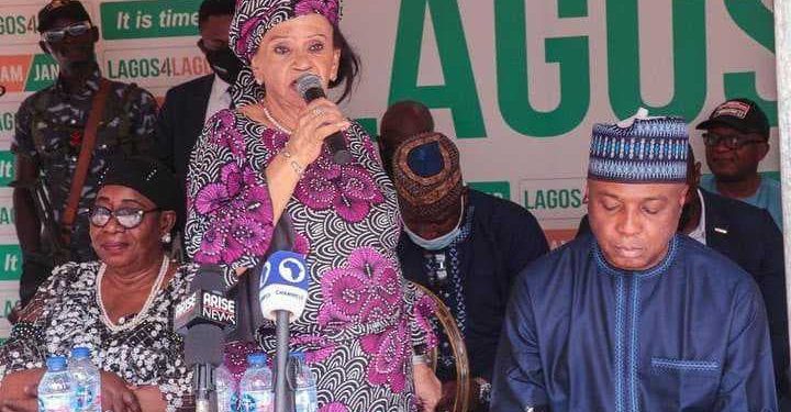 Saraki Storms Lagos As Anti-Tinubu APC Faction Joins PDP