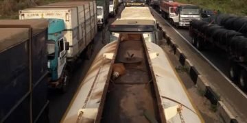 Tanker drivers block Benin-Asaba highway over police shooting