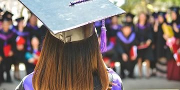 U.S. government writes off $2 billion in student loans