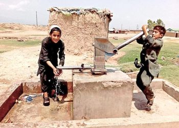 300,000 Afghan refugees entered Iran in past three months