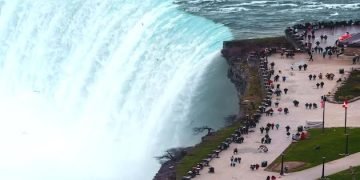 After car falls into water, diver recovers body from Niagara Falls