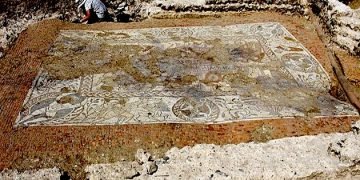 Archeologists flock to UK farm after unearthing 1700 year-old mosaic