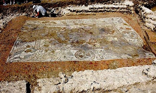 Archeologists flock to UK farm after unearthing 1700 year-old mosaic