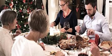 US expert warns of spread of Omicron after Christmas celebrations