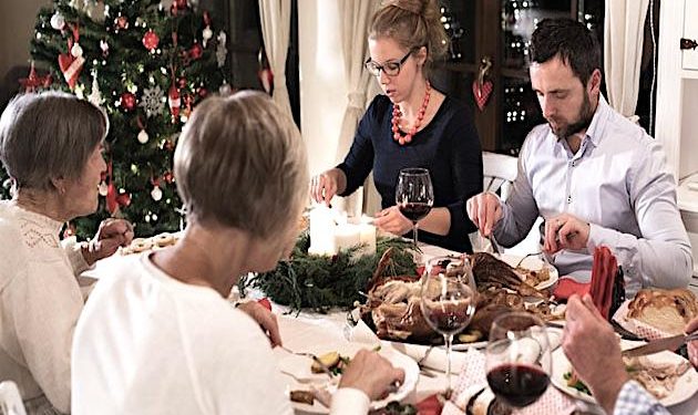 US expert warns of spread of Omicron after Christmas celebrations