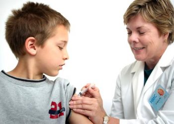 French children lining up for Covid vaccinations