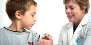 French children lining up for Covid vaccinations