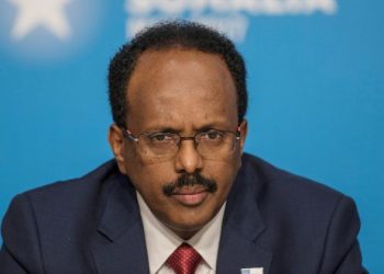 President suspends PM in election row