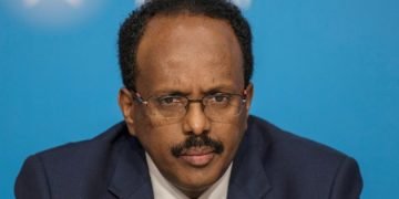 President suspends PM in election row
