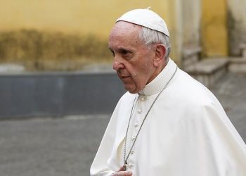 Pope Francis urges globally coordinated action to tackle refugee problem