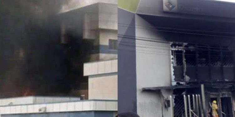 Angry protesters burn down banks in Delta over crippling naira scarcity