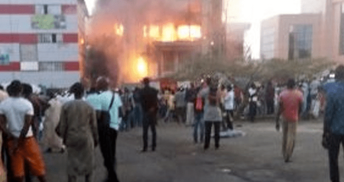 Mob burns vehicles, shops in Wuse after correctional officers kill convict on way to prison