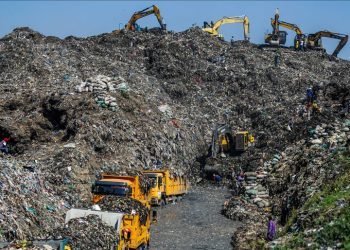 Choking on waste, Kenya finds hope in recycling