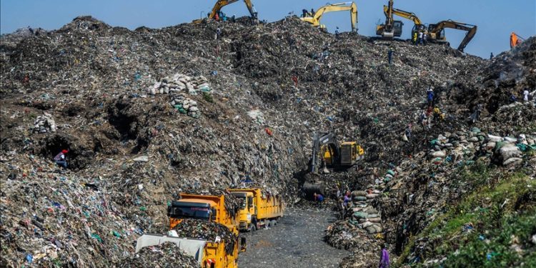 Choking on waste, Kenya finds hope in recycling