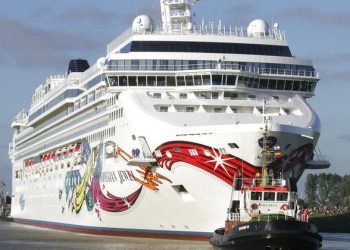 Cruise ship passengers stranded on African island