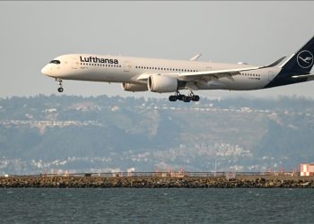 Lufthansa suspends flights to Tehran, Beirut until end of April