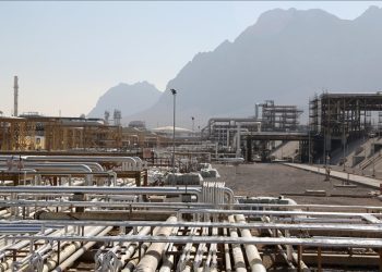 Oil down with US stockpile build signaling low demand