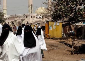 Cleric warns Muslim women against taking interest-based loans, dressing indecently