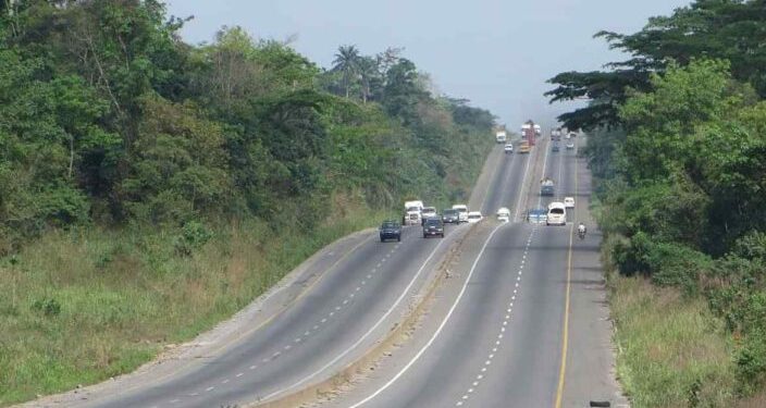 One killed as kidnappers abduct travellers along Sagamu-Benin expressway