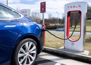 With sales dropping, Tesla Q2 profit see 45% drop to $1,48 billion