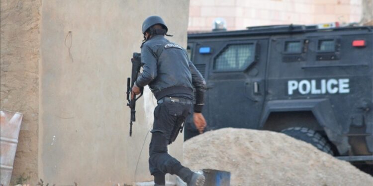 Tunisia arrests 2 people convicted for terrorist group membership