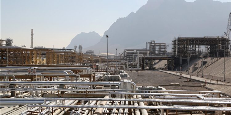 Oil prices fall with Middle East cease-fire hopes