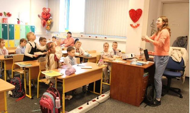 After online learning, Poland’s Ukrainian children to attend school