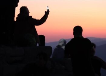 Digital nomadism redefines work and travel across the globe