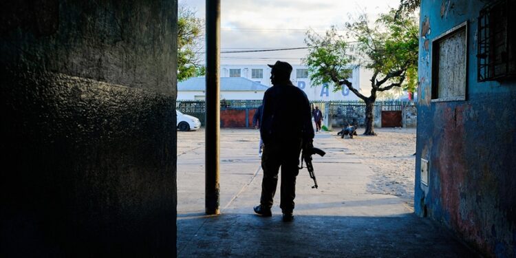 Hundreds escape from prison amid violent protests in Mozambique