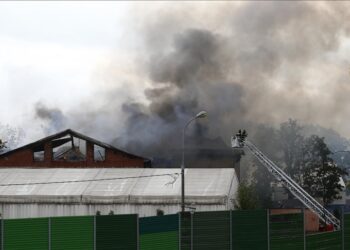 4 helicopters battle major fire in northwest Moscow