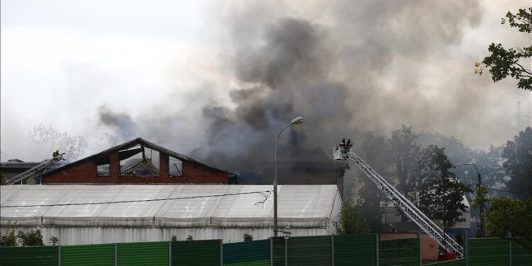 4 helicopters battle major fire in northwest Moscow