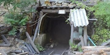 Deadly landslide at illegal gold mine in Mali kills dozens