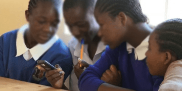 Lawmaker moves motion to ban use of cell phones in Oyo secondary schools