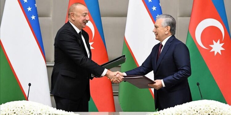 Uzbek, Azerbaijani presidents discuss ways to boost economic ties, regional cooperation