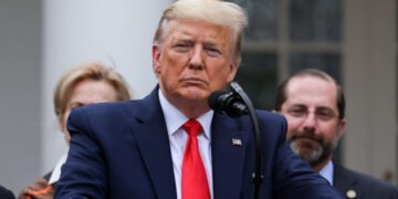 Trump offers to pay stipend to migrants for self-deportation