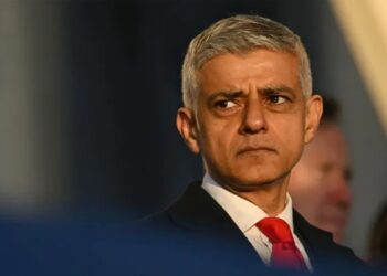Skilled migrant contributes £16,000 to UK economy annually, British worker, £800: London Mayor