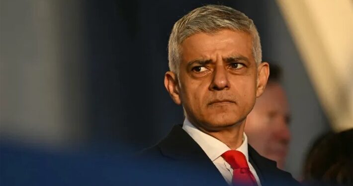 Skilled migrant contributes £16,000 to UK economy annually, British worker, £800: London Mayor