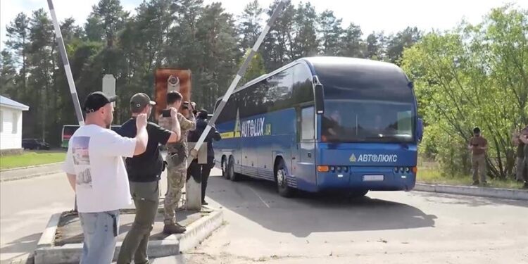 Russia, Ukraine confirm 3rd round of prisoner swap involving 303 people from each side