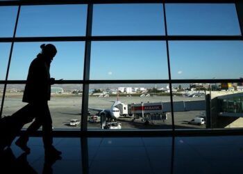 Global air passenger demand grows 5% in May