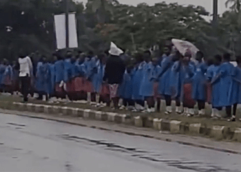 Benue government lines up pupils in downpour to welcome Tinubu