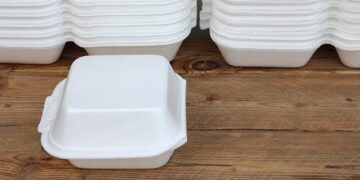 Lagos residents decry poor compliance with single-use plastics ban