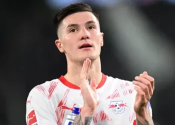 Manchester United, Newcastle battle for Benjamin Šeško as Magpies submit €80 million bid