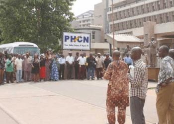Electricity employees suspend nationwide strike, sign MoU with FG